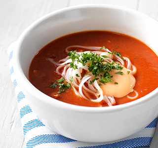 Pittige tomatensoep met kip