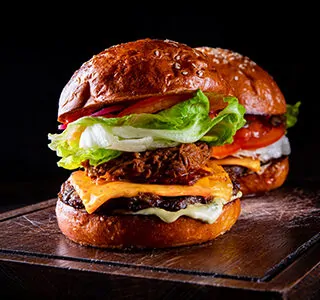 Privé: Pulled chicken burger met robuuste plakken kaas