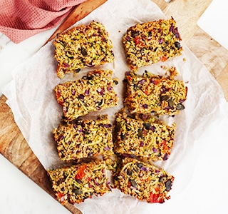 Groente flapjacks met magere bieslookkaas