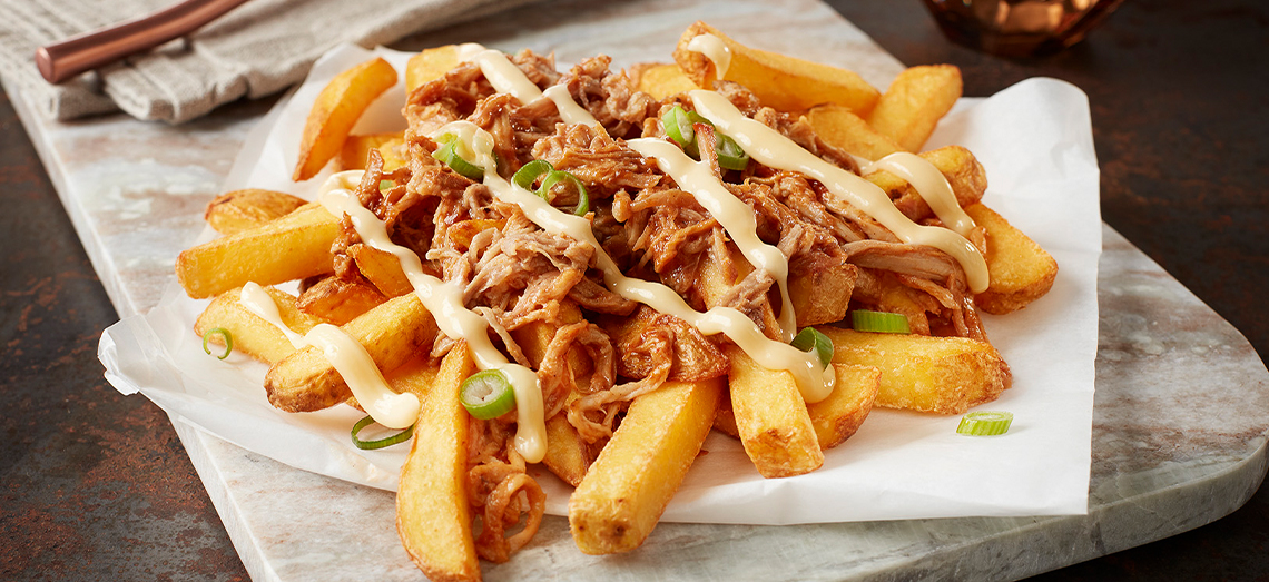 Boerenfriet met pulled pork en gerijpte Goudse kaas