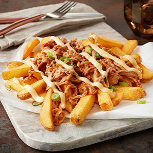 Boerenfriet met pulled pork en gerijpte Goudse kaas