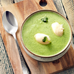 Courgettesoep met een topping van romige brie