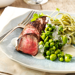 Malse biefstuk met pasta verde en een saus van geitenkaas
