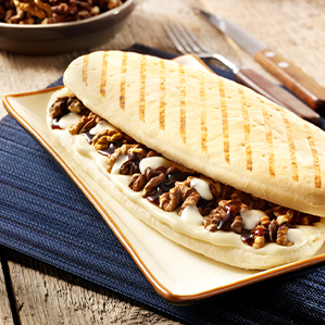 Panini met brie, walnoten en Luikse stroop