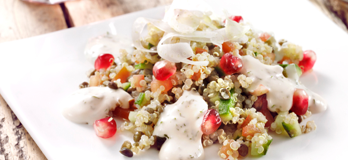 Quinoasalade met linzen en een dressing van geitenkaas