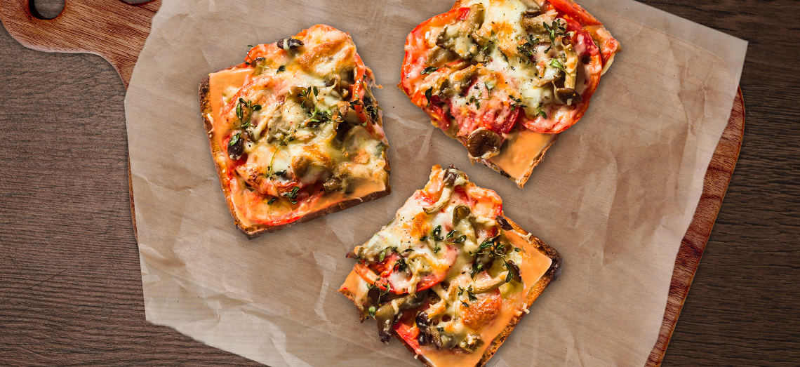 Spicy melt met tomaat, paddenstoelen en cheddar