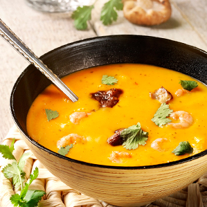 Thaise romige currysoep met Goudse kaas en garnalen